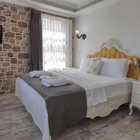 Hotel Cunda Taka *