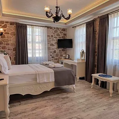 Cunda Taka Hotel *